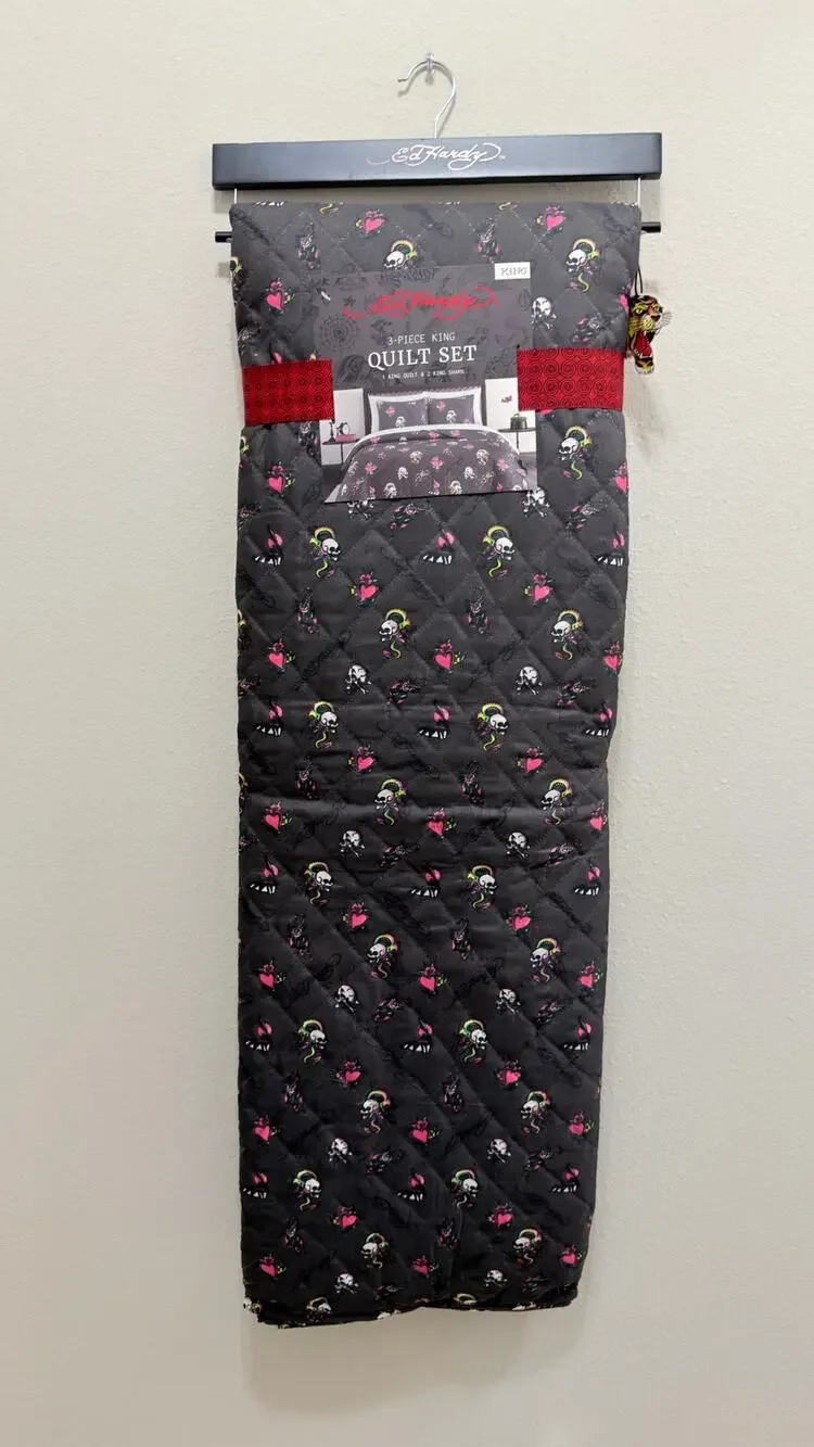 Ed Hardy 3 Piece King Quilt Set Skulls Hearts Tattoo Grey Pink NWT